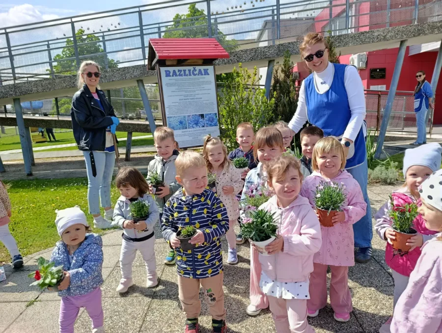 Fcf18dd0 ff7b 41f2 8571 56dfa35fb75f